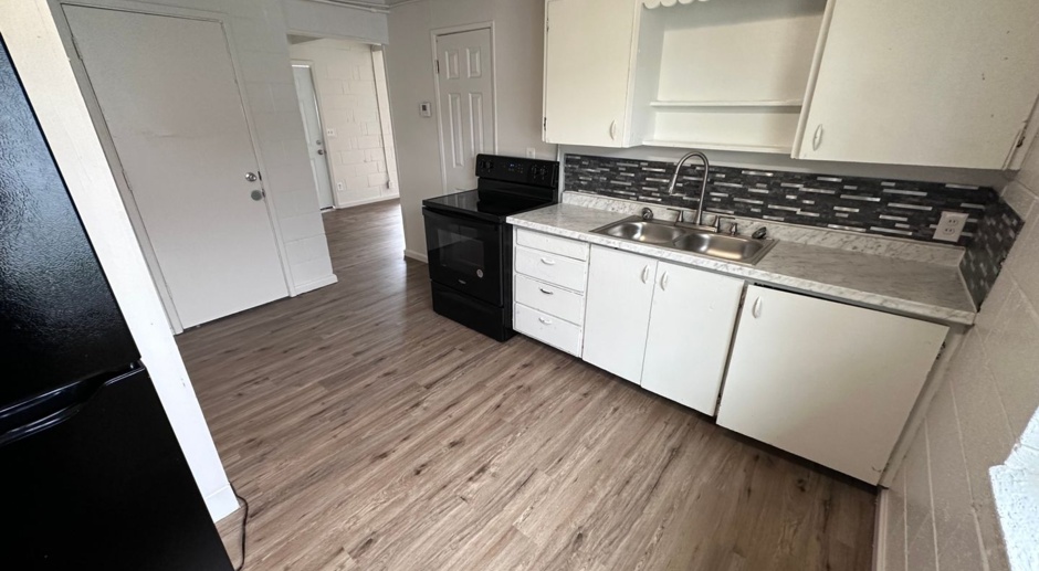 $750 - ACCEPTING SECTION 8  2 bedroom Duplex newly remodeled!
