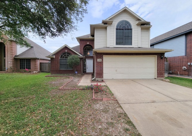 Houses Near NICE CLEAN HOME. FORMAL LIVING DINING , DEN, BIG KITCHEN WITH BRAKFAST ROOM. TILE FLOOR IN KITCHEN-BREAKFAST, ENTRY, MASTER BATH. MASTER DOWN 3 BEDROOMS UP. GREAT MASTER MASTER BATH WITH SEPARATE SHOWER, JAZUCCI TUB AND BIG WALK-IN CLOSET. GREAT BACK YARD