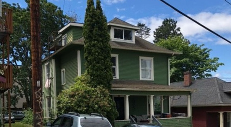 7 Bedroom House - 1 block from WWU and Walking Distance to Downtown!