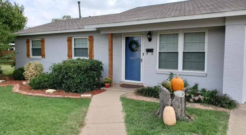 Cute 3 bed 2 bath perfect for you to call home!
