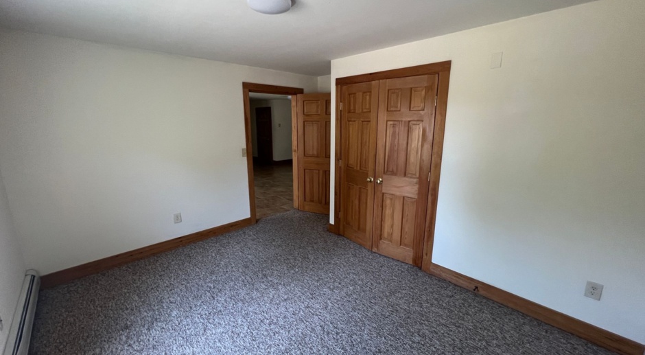 Well maintained, spacious University Student Rental- walking distance to campus, 4BR/1BA