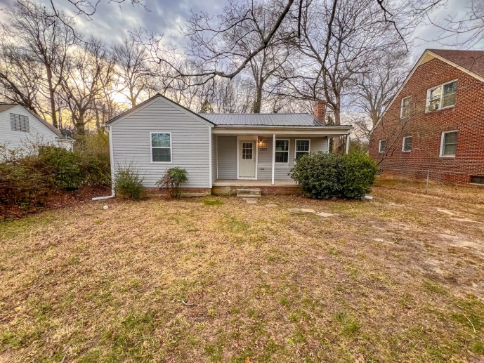 Modern High Point 2 bedroom 1 bathroom home with large backyard