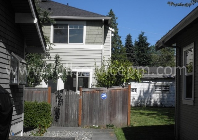 Houses Near Newer 2-story W. Seattle townhouse