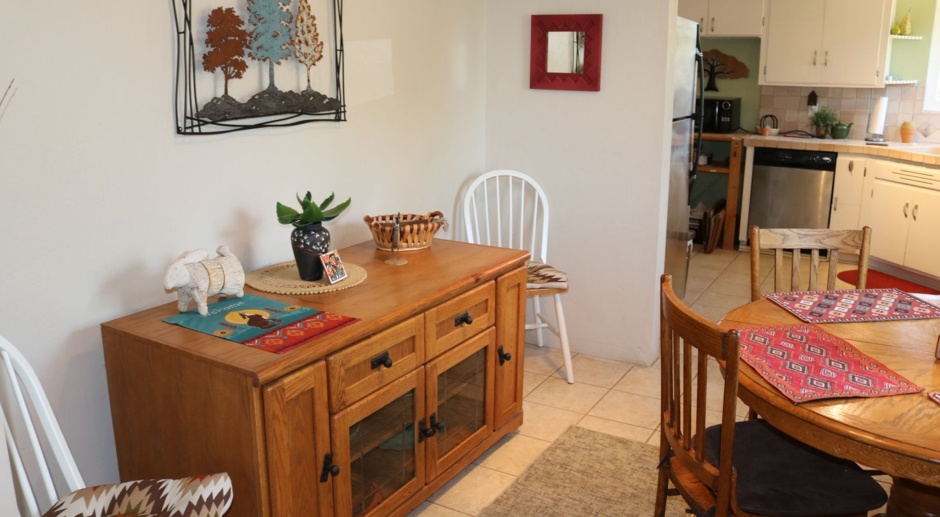 Two bedroom one bath fully furnished located in central Tucson! 