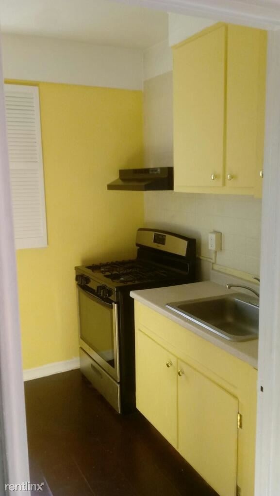 Lovely 1 Bedroom Apt in Courtyard Building- Utilities- Laundry/ Located in New Rochelle