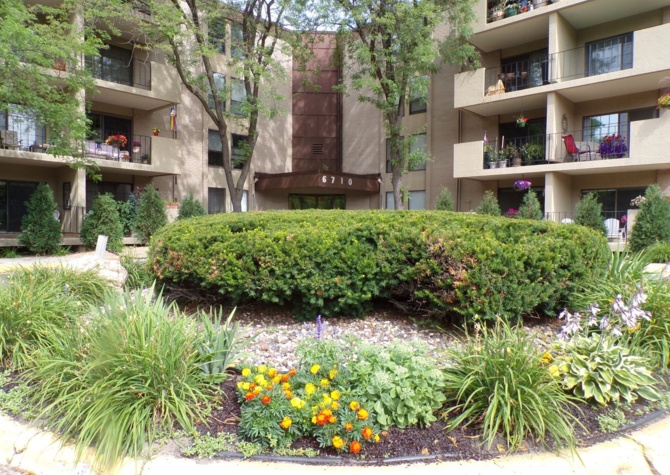 Houses Near 2 BEDROOM CONDO IN FOUNTAIN WOODS IN EDINA-$ 1300/MONTH- ALL UTILITIES INCLUDED