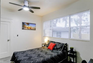 Room for Rent - Tampa House with Dining area. Newly-renovated & comfortable