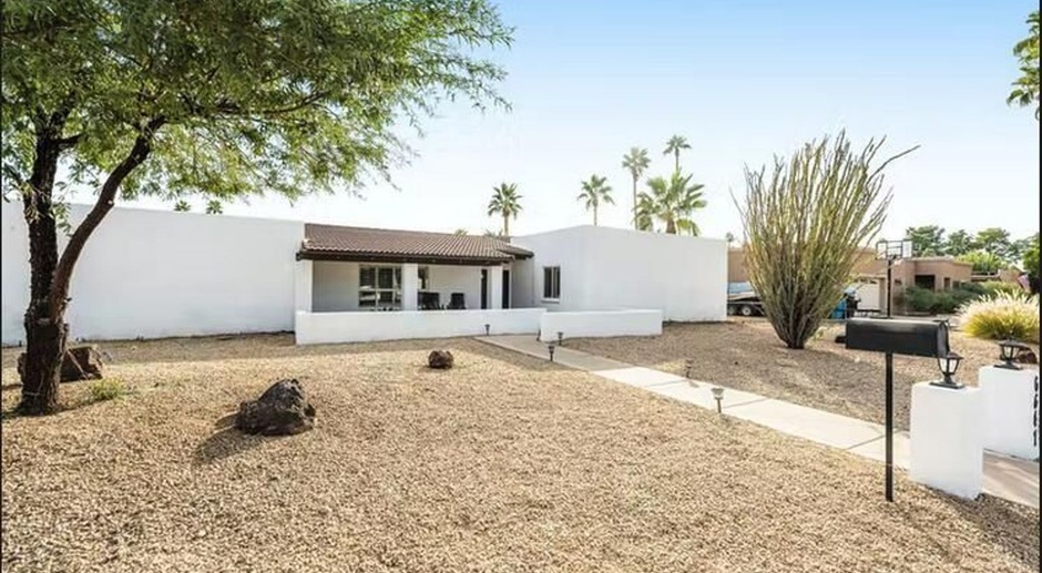 Gorgeous 4 Bed 3 Bath single level Scottsdale Kierland home with a private POOL and SOLAR !!
