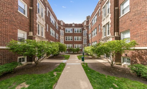 Apartments Near NEIU The Edgewater Gardens South for Northeastern Illinois University Students in Chicago, IL