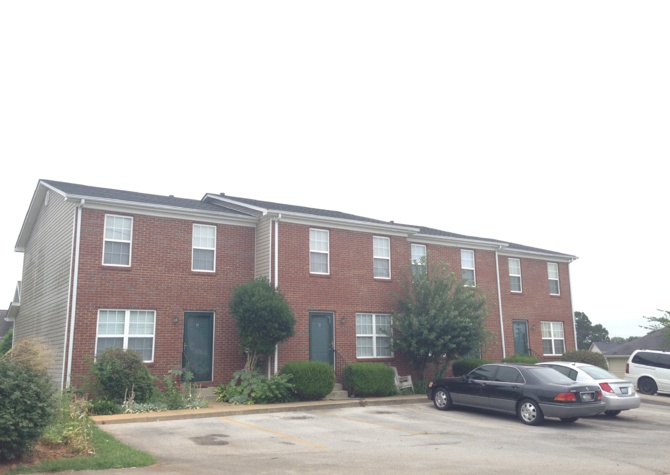 Houses Near Large townhouse. Close to WKU! 2014 Wiltshire St