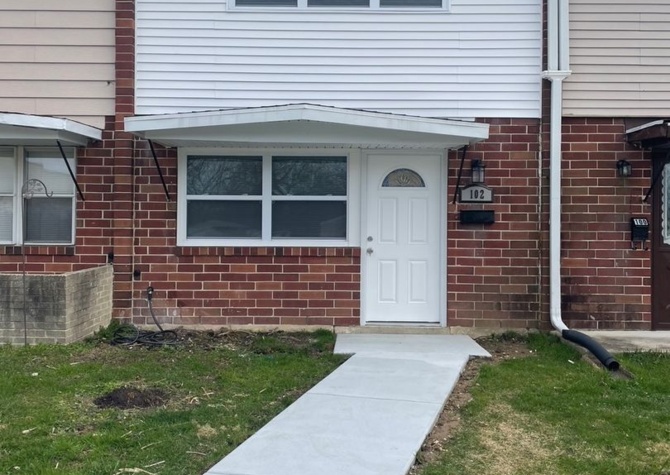 Houses Near Fully Renovated 3BR/1BA in New Castle!