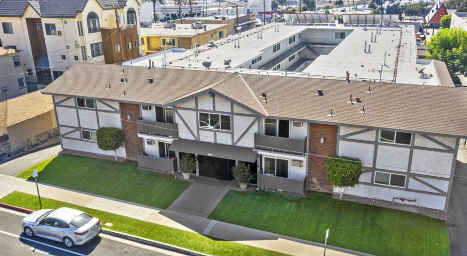 Enjoy this beautiful, spacious unit in the heart of Burbank! Move-in Ready!