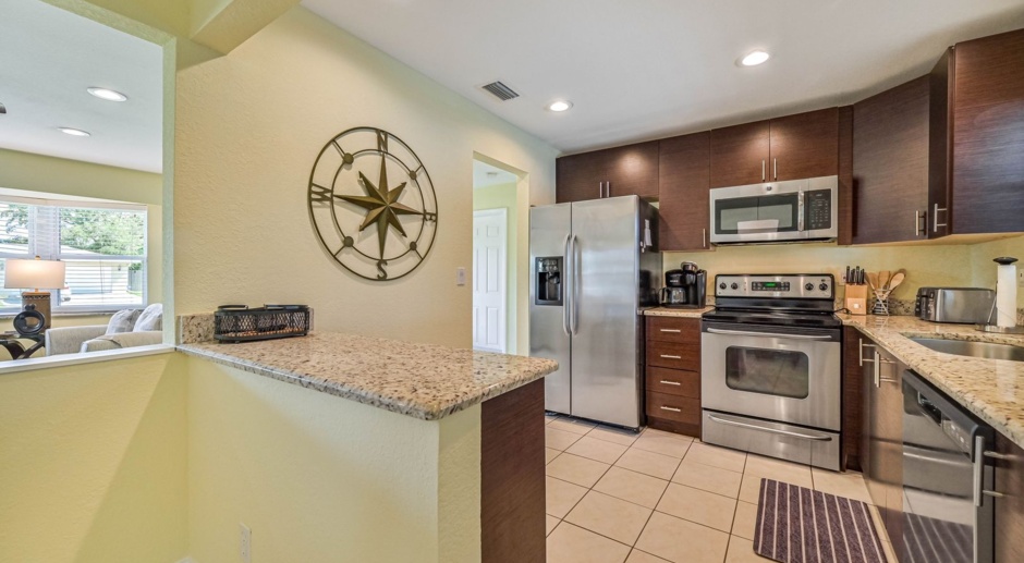 * Furnished Fort Myers POOL HOME!!! ~ 6 to 8 Month Lease Available *