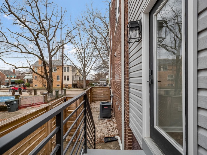 Recently updated Brightwood townhouse near Takoma Park