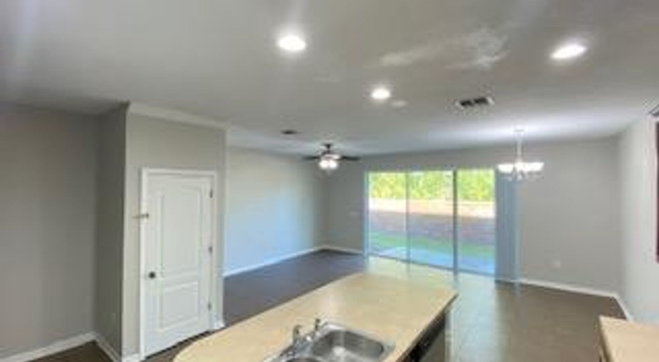 3 Bedroom / 2.5 Bath Sanford Townhome Available Now!