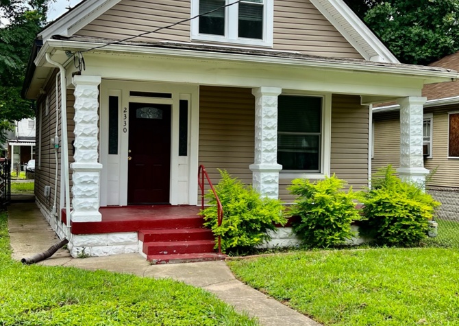 Houses Near 2330 W Lee  |  updated 3bed/1bath - $1200