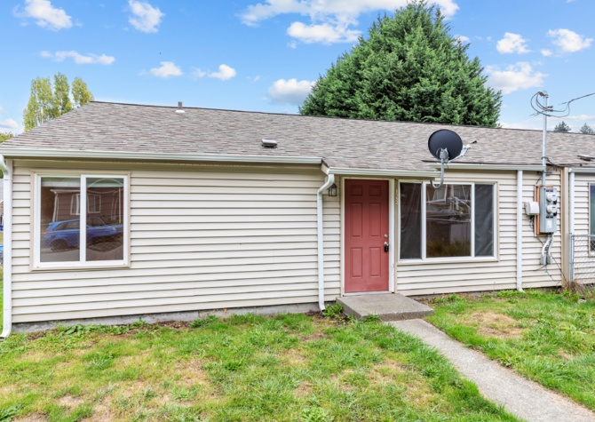 Houses Near Centrally located 3bed/1bath duplex in Bremerton!