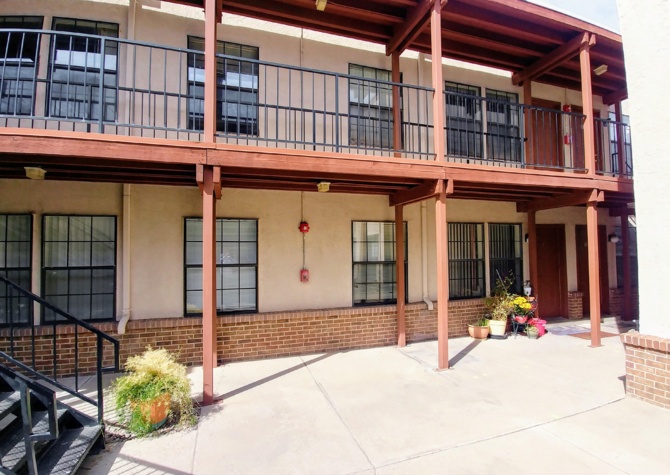 Houses Near Updated Downtown 1 Bed  w/ free WIFI & Gated Parking!