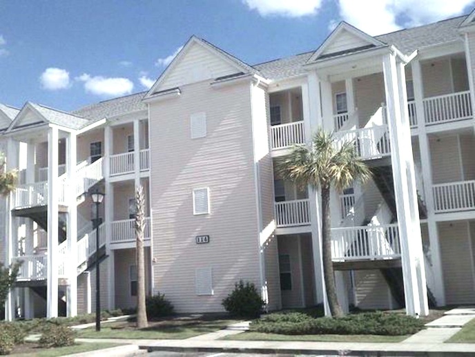 AVAILABLE NOW! 3 BED/2 BATH CONDO IN FOUNTAIN POINTE! FRESHLY PAINTED!
