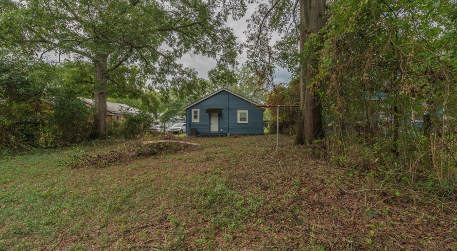 $895 - Updated 1 bed/bath single-family cottage for rent in Harrisburg, with a Large Back Yard. Brand-new appliances will be installed upon move-in: Range, Refrigerator