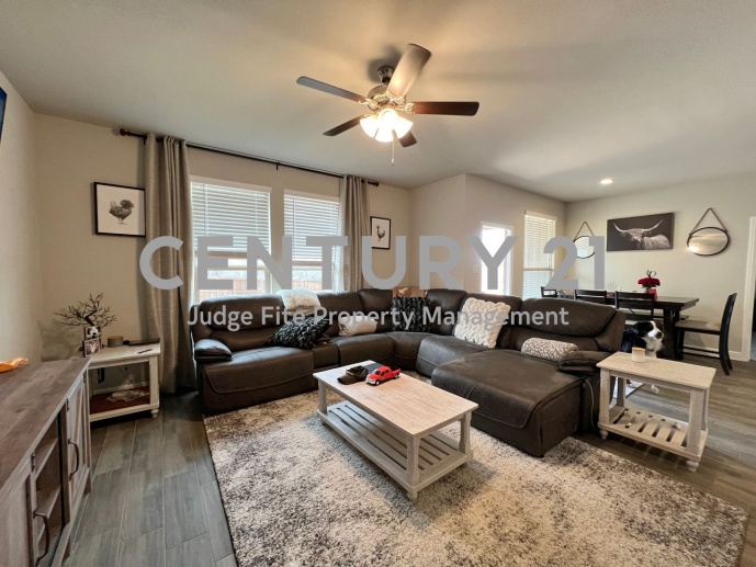 Beautifully Maintained 4/2/2 in Denton For Rent!