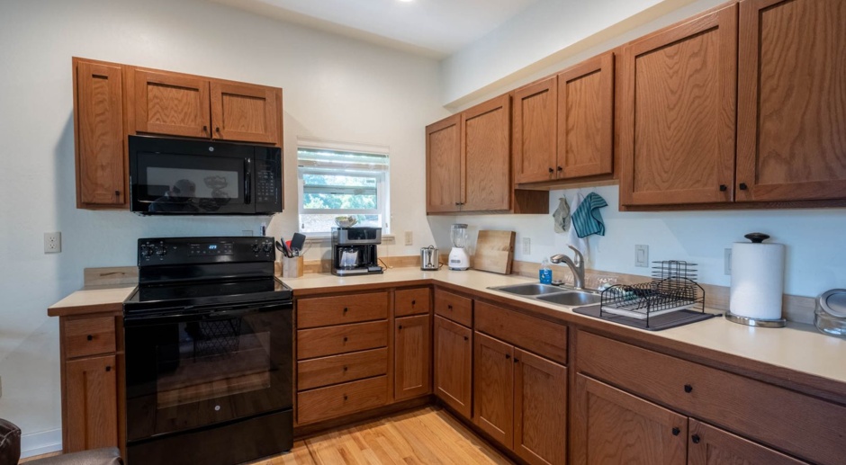 Enjoy the Downtown Coeur d Alene Lifestyle Close to beach and shops!