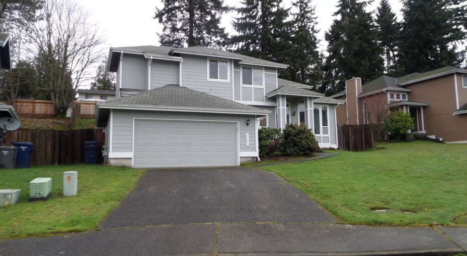 Large 4-Bedroom Home w/Attached 2-Car Garage in Great Federal Way Location! 