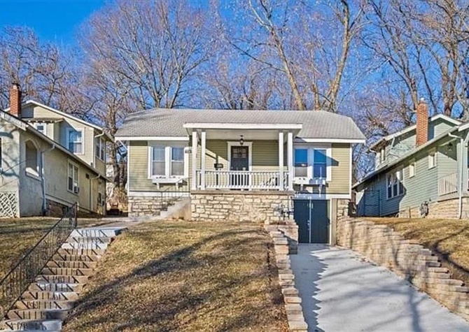 Houses Near Updated and Spacious Home Near UMKC 