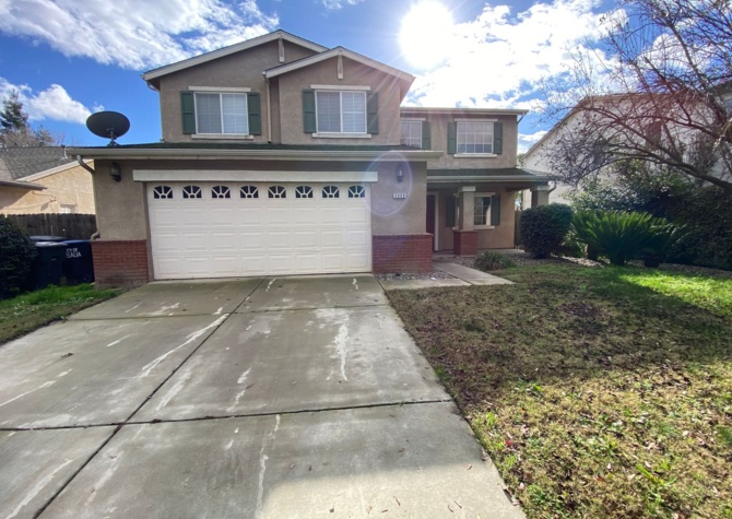 Houses Near NW Two Story Visalia Home Available Now!