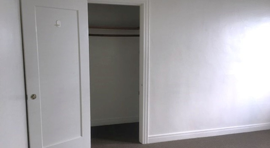Comfortable 1 bedroom,  is in a great location just a block from campus 
