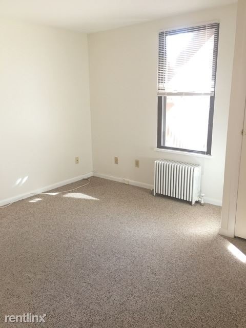 Large 2 Bedroom Apartment on 2nd Floor -Cats Ok - Parking -Deck- Laundry / Sleepy Hollow