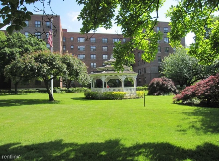 Renovated 1 Bedroom in Court Yard Building - Laundry On Site/New Rochelle