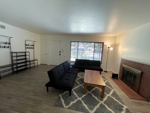 5-minute walk from UOP campus