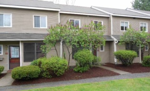 Houses Near Vermont Private Townhouse with Patio, Pool & Parking for Vermont Students in , VT