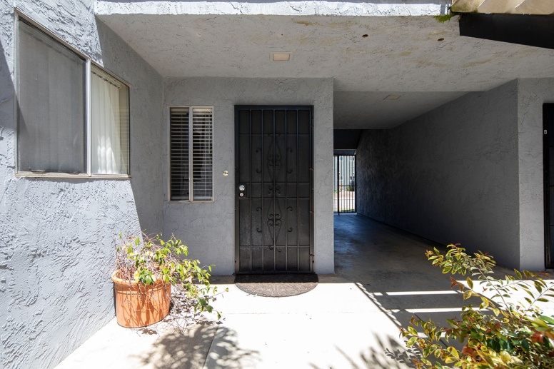 *OPEN HOUSE: 5/4 12-2* 2 BR Apartment in Imperial Beach with 2 Parking Spaces!