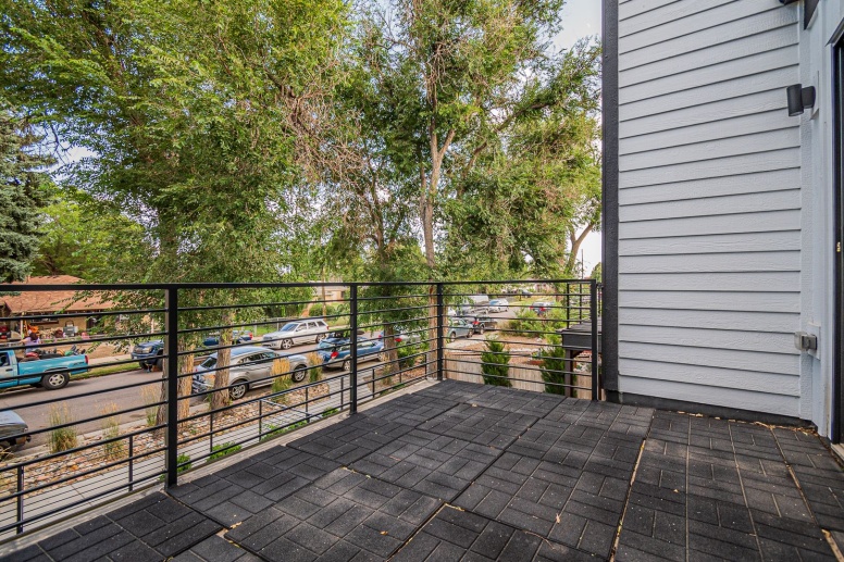 LUX 3BD, 3.5BA Villa Park Townhome with Rooftop Deck and Fenced Yard