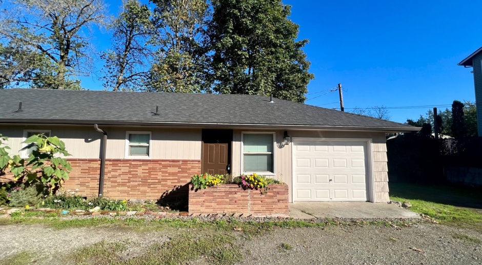 CUTE ONE LEVEL HOME W/ GARAGE! W/S/G INCLUDED!