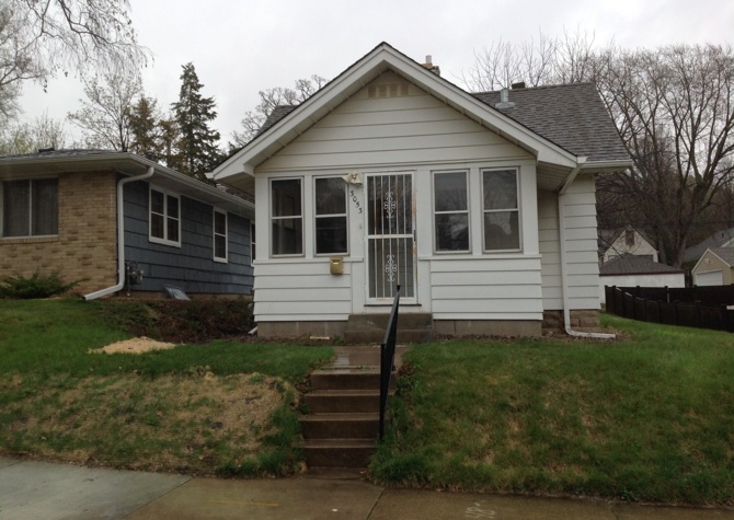 Houses Near Adorable cottage like home in NE Mpls 1 BR Available 9/1