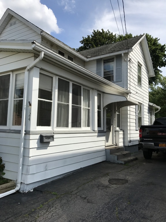 3 Bed/1.5 Bath House in East Rochester 