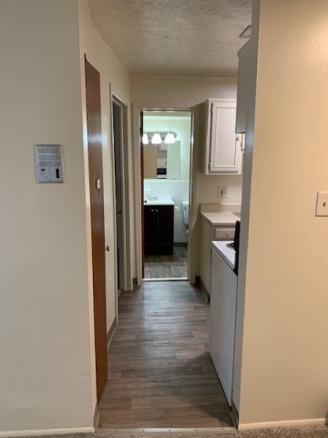 Clean and cozy 1 & 2 bedroom apartments 