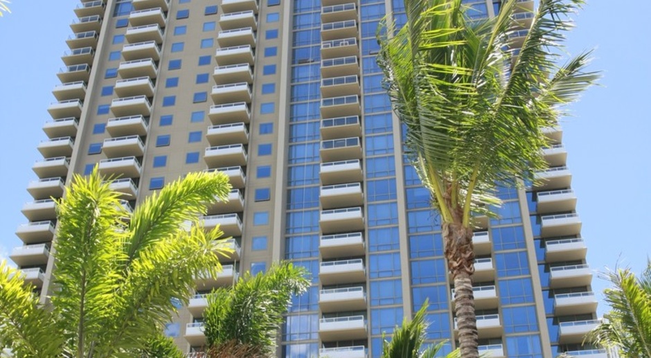 Fully Furnished 2 bedroom in Waikiki! One-Month pricing available! 