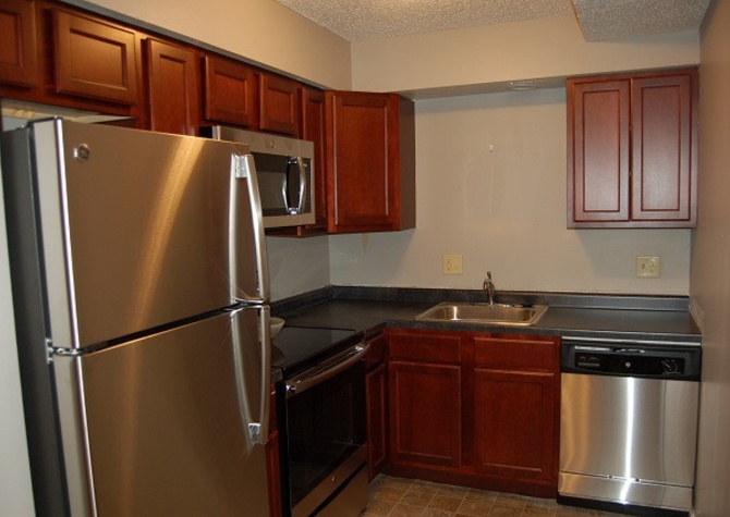 Apartments Near 2 Bedroom On U of I Campus FREE Internet,Parking,Heat,Water!