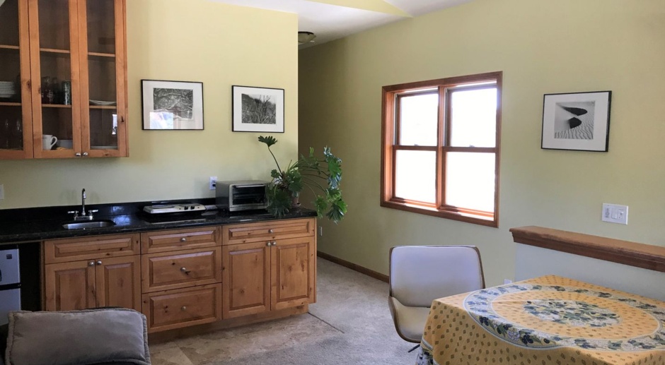 Hidden Downtown Gem-Fully Furnished Upstairs