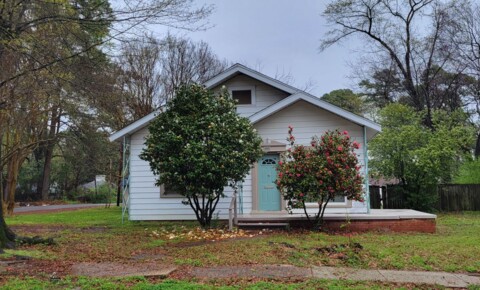 Houses Near Bossier Parish Community College Charming 3 bedroom/1 bath home with high ceilings and spacious bedrooms! for Bossier Parish Community College Students in Bossier City, LA