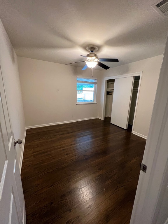Room for Rent in 5 Bedroom House