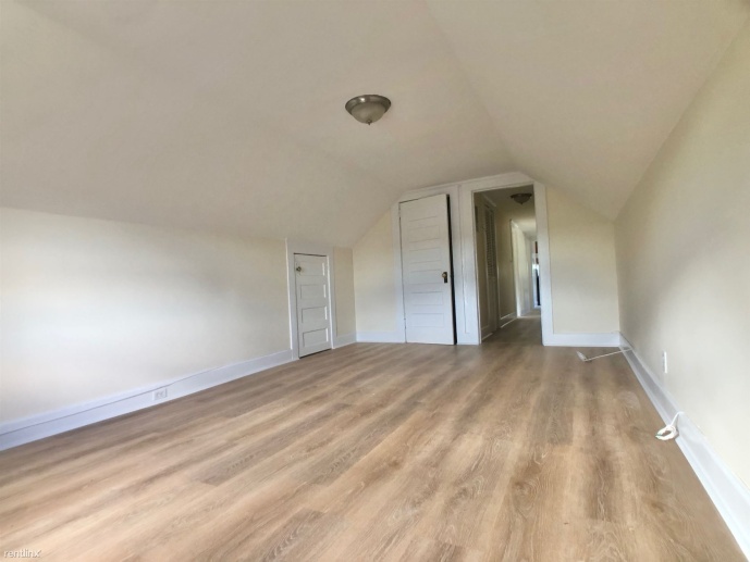 Renovated 1 Bedroom Apartment in Multi Family Home on 3rd Floor - Located in New Rochelle