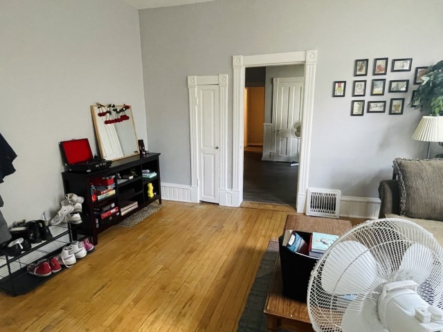 ROOM IN 2-BEDROOM DUPLEX AVAILABLE FOR RENT OCT.1ST - GREAT LOCATION IN THE NE ARTS NEIGHBORHOOD 