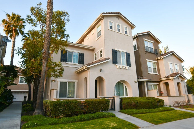 4 BED/3.5BATH Townhome in Village at the Park in Camarillo