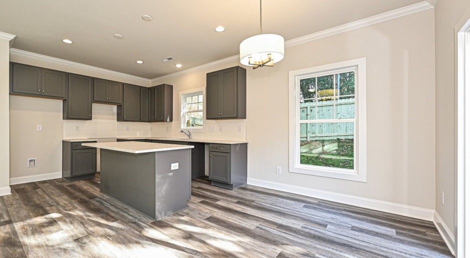 3-Bedroom Townhouse with Proximity to Charlotte's Hotspots