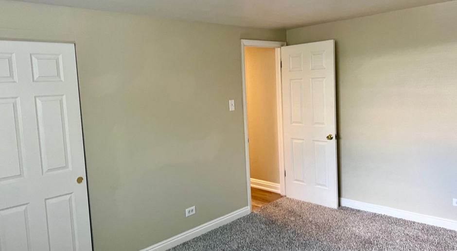 2 bd/1.5 ba unit in CapHill *Leasing Special!*